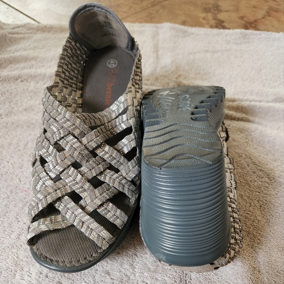 BM Bernie Mev. Peep Toe Wedge Sandals 41 Gray& Silver Woven Elastic Shoes EUC. - Picture 3 of 4